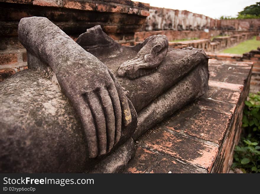 Ruin stone buddha