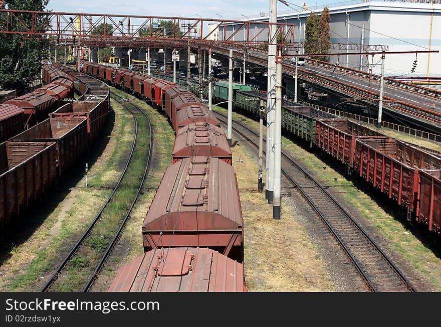 Transportation of cargoes by  trains. Transportation of cargoes by  trains