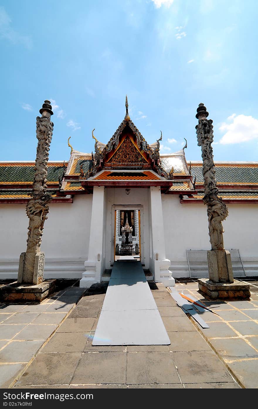 Way go on to Chetuphon temple. Way go on to Chetuphon temple.