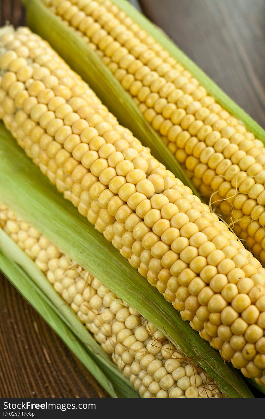 Raw corn on the cob