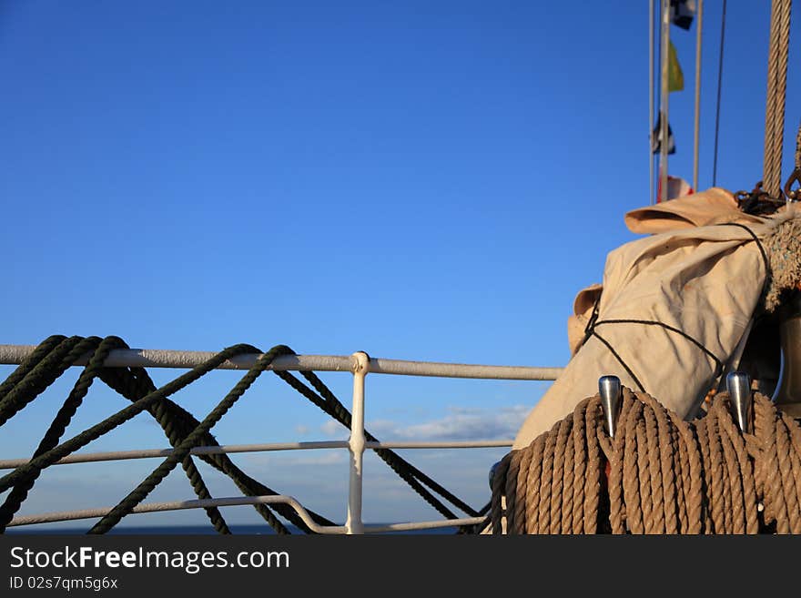 Old Ship tackles on the frigate