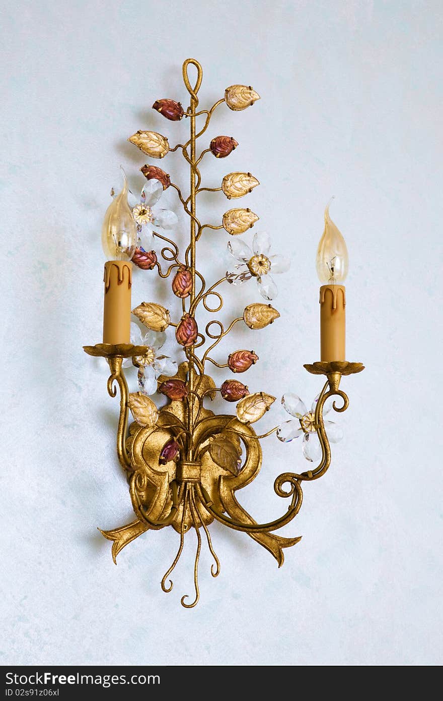 Beautiful antique bronze lamp light wallpaper. Beautiful antique bronze lamp light wallpaper