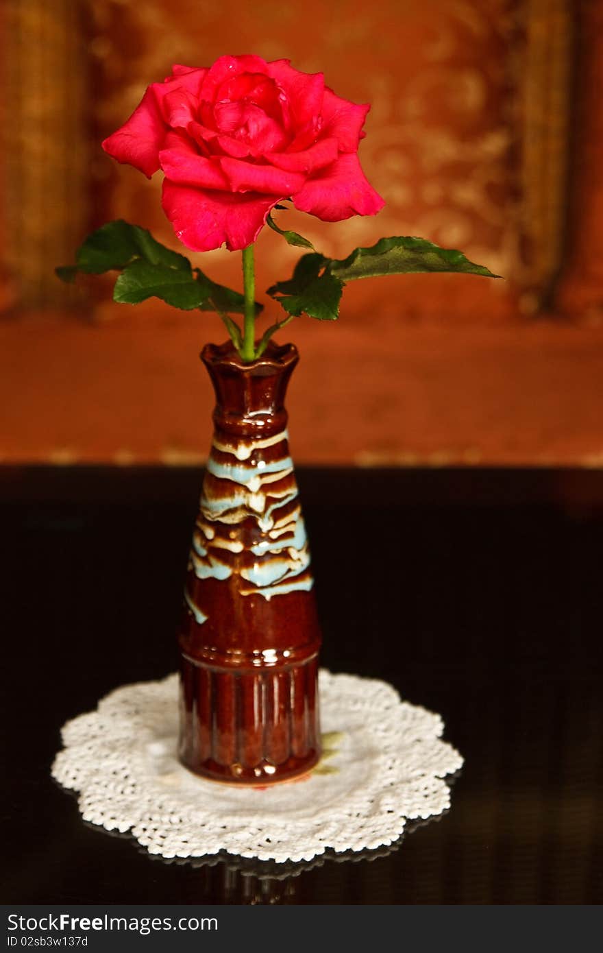 Rose in ceramic vase decorated on hotel lobby