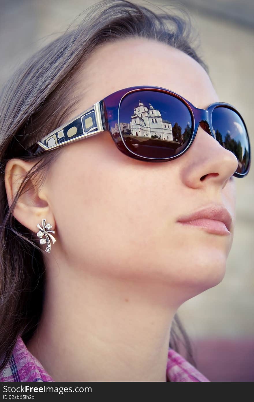 Young woman in sunglasses.