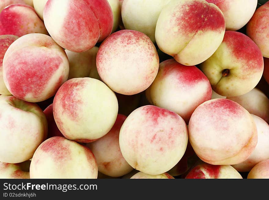 Fresh juicy peaches in the box