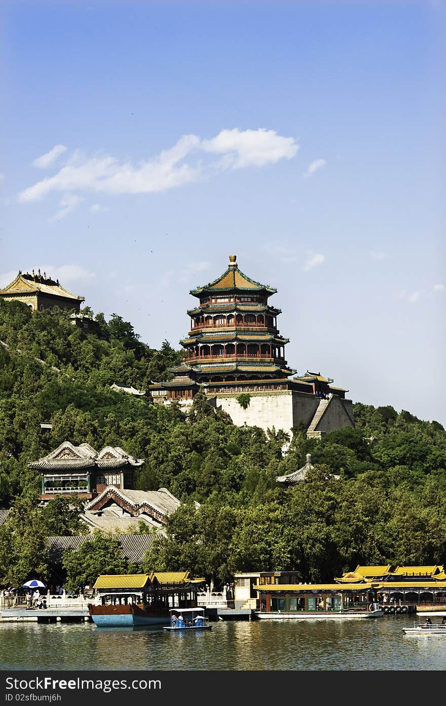 The Summer Palace landscape includes Longevity Hill and Kunming Lake, as well as the Long Corridor and various Chinese gardens and ancient architecture.

In 1998, UNESCO included the Summer Palace on its World Heritage List, as a masterpiece of Chinese traditional garden design. The Summer Palace landscape includes Longevity Hill and Kunming Lake, as well as the Long Corridor and various Chinese gardens and ancient architecture.

In 1998, UNESCO included the Summer Palace on its World Heritage List, as a masterpiece of Chinese traditional garden design.