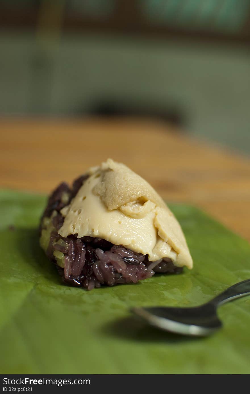 Black Sticky Rice with Custard Topping