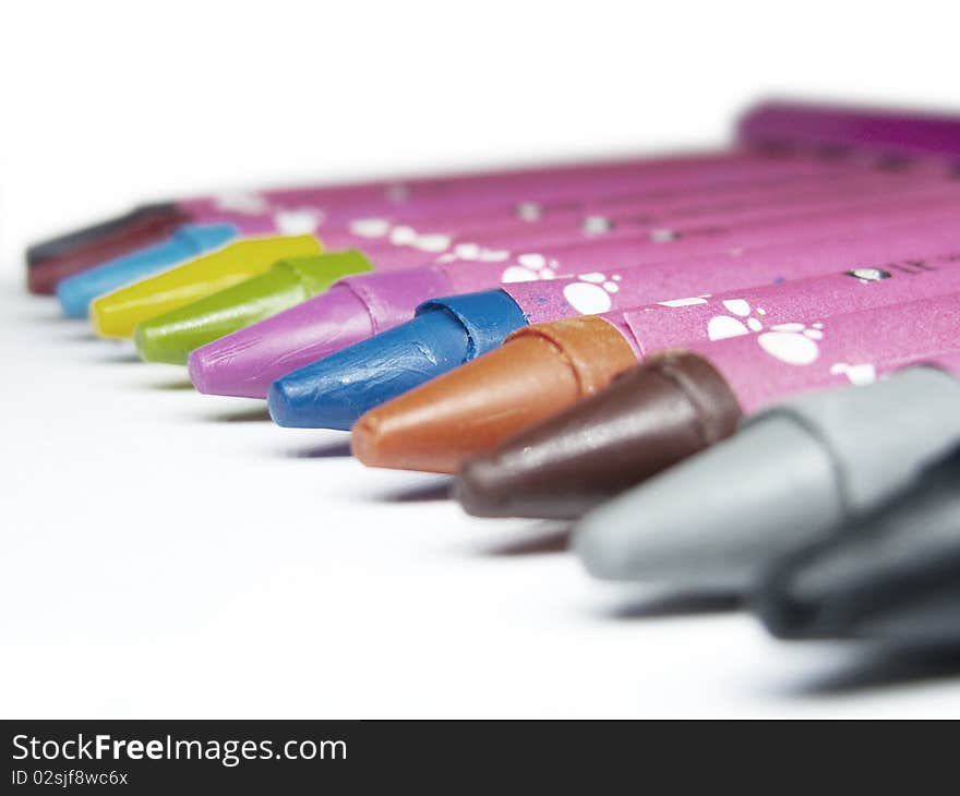 The colorful crayons for children to made artworks at school.