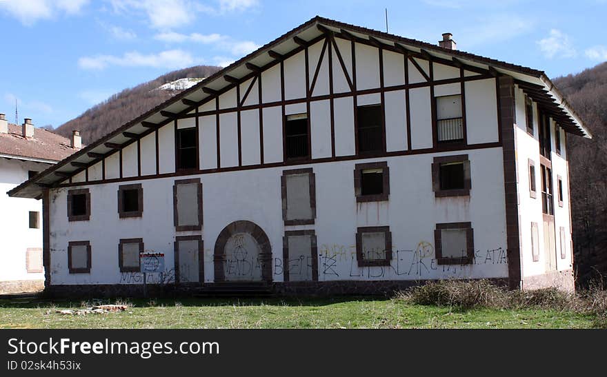 Former building in disuse with hurts for the abandon of the same one. Former building in disuse with hurts for the abandon of the same one.