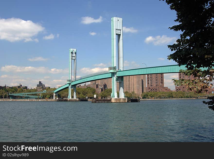 The Ward's Island Bridge, also known as the 103rd Street Footbridge, is a pedestrian bridge crossing the Harlem River between Manhattan Island and Ward's Island in New York City connectin Manhattan with Ward's Island from Manhattan's 103rd Street.