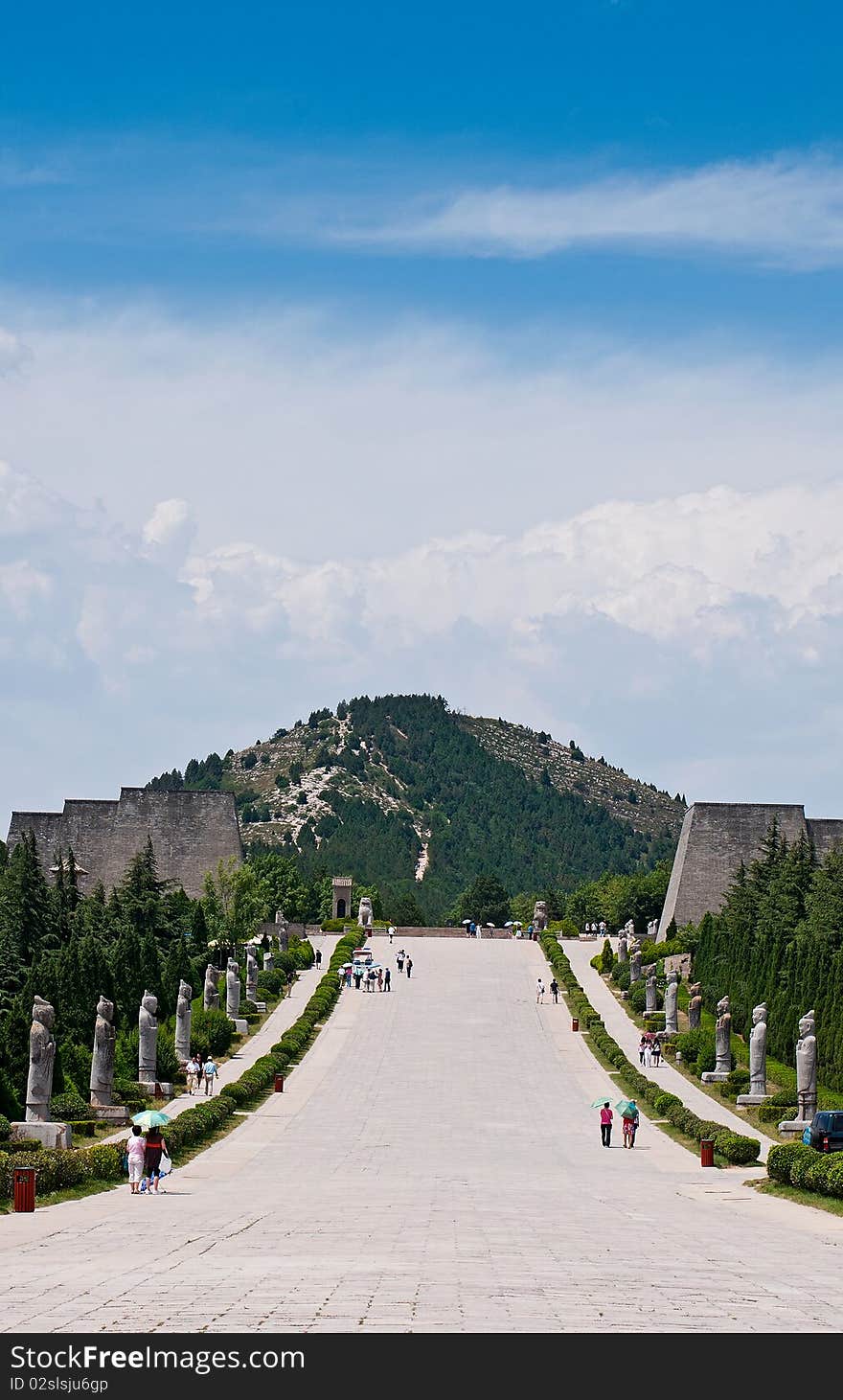 Empress Wu is the only female emperor in ancient China, her tomb is magnificent. Empress Wu is the only female emperor in ancient China, her tomb is magnificent.