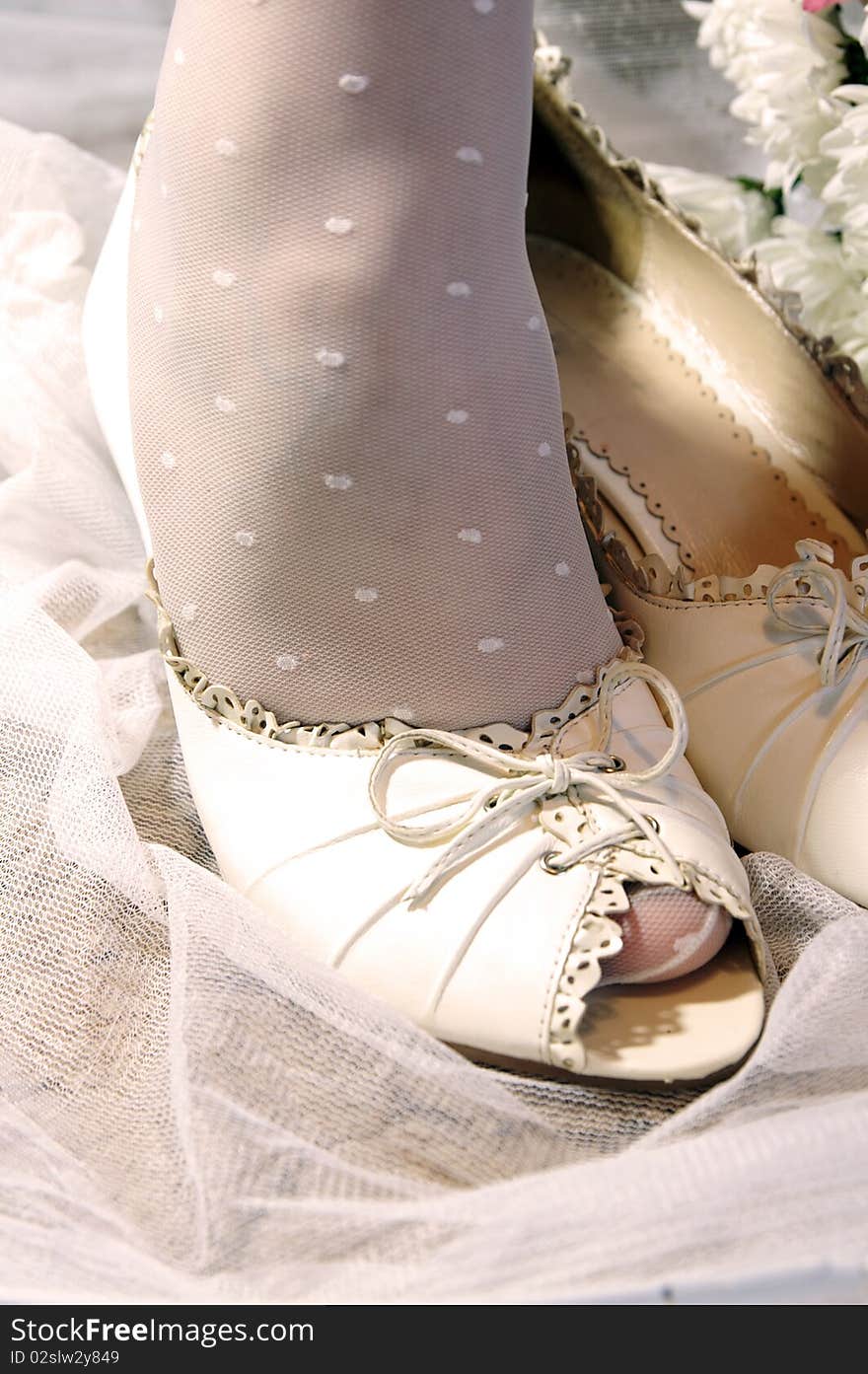 Bride puttting on wedding shoes