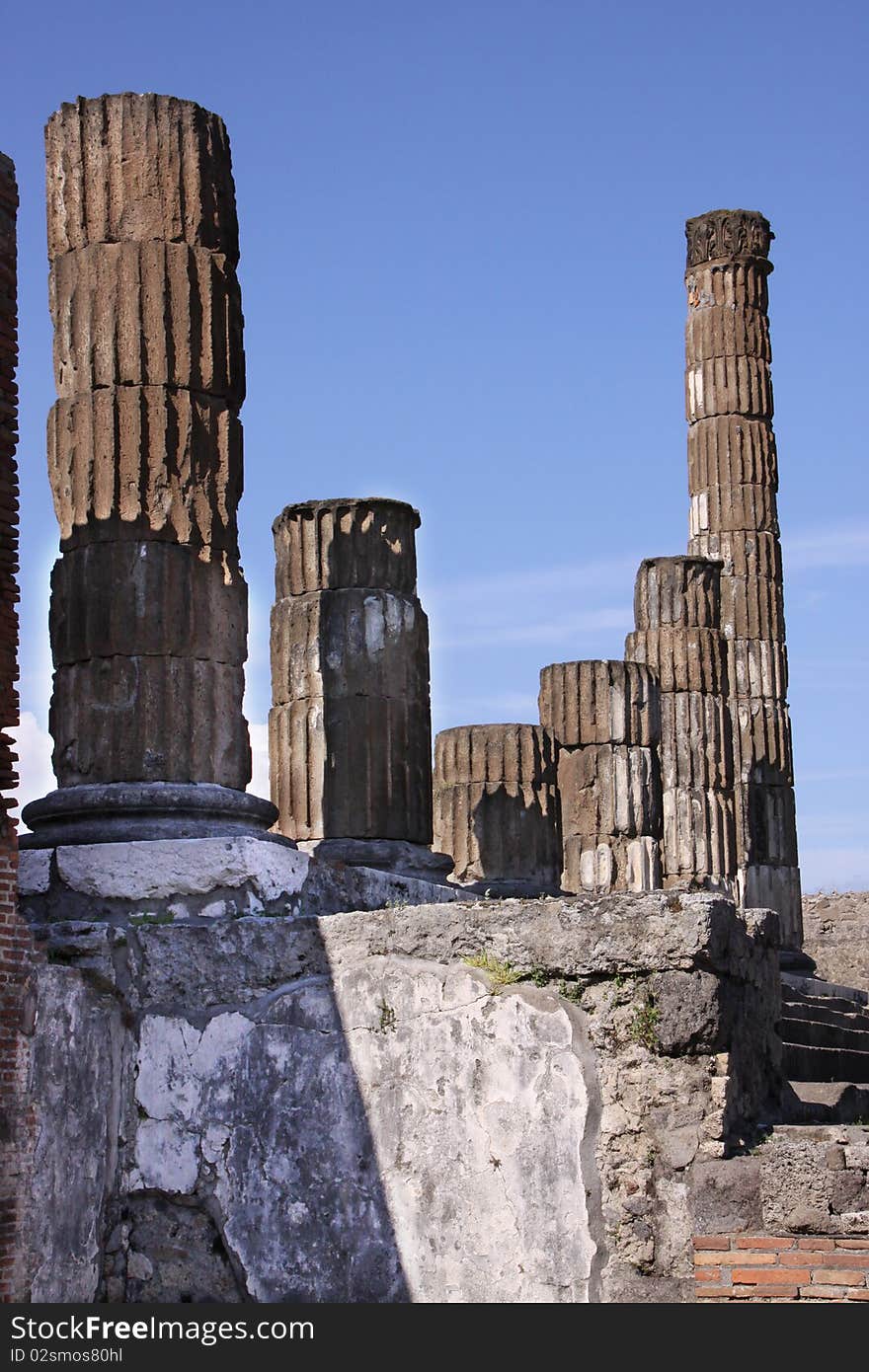 Pompeii is a ruined Roman city in Italy. It was completely buried in ash when the volcano Mount Vesuvius erupted.