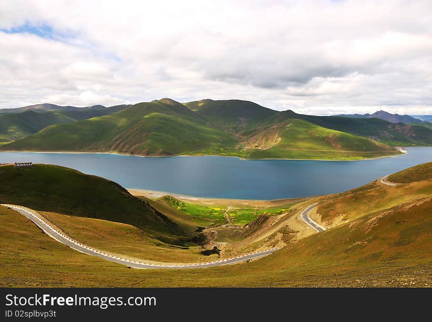 China's Tibet plateau lakes - Lake Yang Zhuo Yong. China's Tibet plateau lakes - Lake Yang Zhuo Yong.