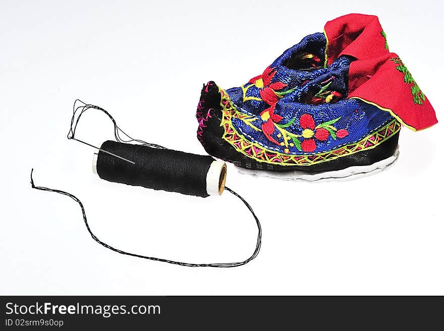 Embroidered system fine shoe handicraft