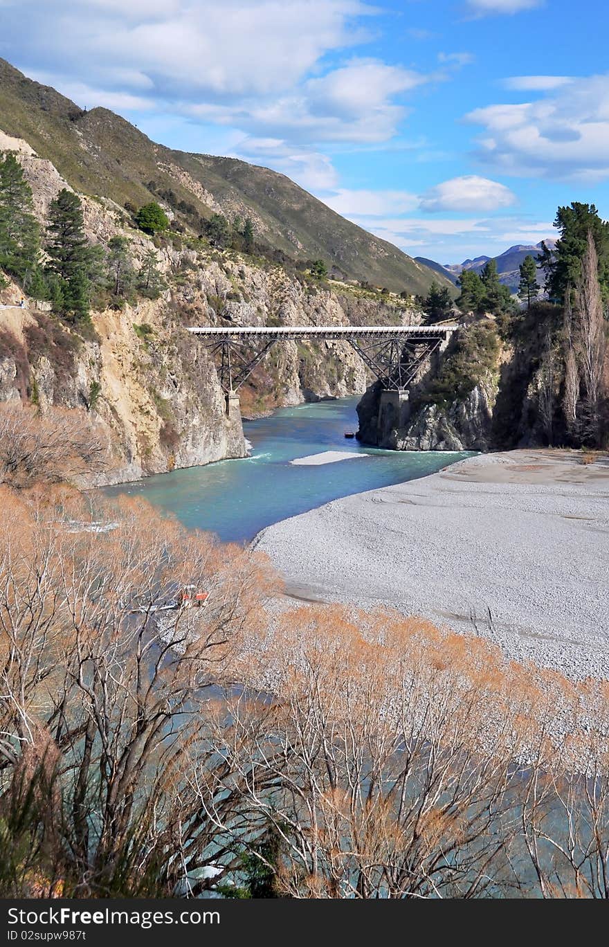 The Wairou River Bridge in North Canterbury on the road to Hanmer. Thrill seekers paradise featuring bungee jump and white water rafting, New Zealand. The Wairou River Bridge in North Canterbury on the road to Hanmer. Thrill seekers paradise featuring bungee jump and white water rafting, New Zealand.