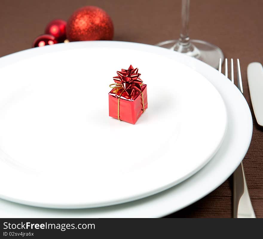 Red christmas place setting