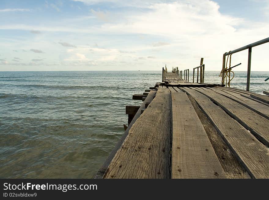 Wooden peer