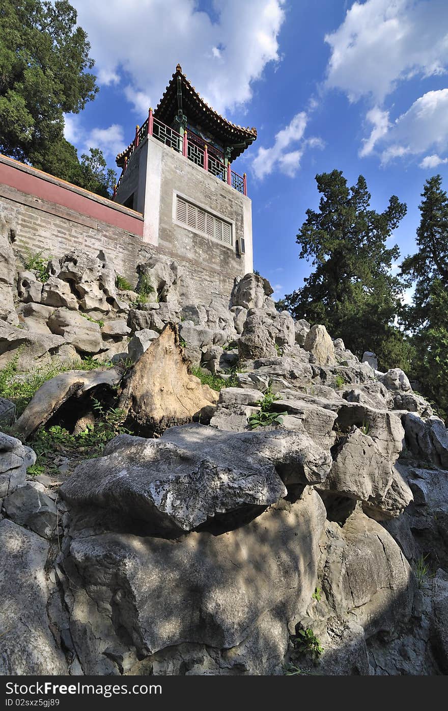 Beihai (North Sea) Park is one of the most popular parks in the city of Beijing. Beihai Park has been a playground for emperors for 800 years.The famours pagoda is a pagoda of Tibetan style. Beihai (North Sea) Park is one of the most popular parks in the city of Beijing. Beihai Park has been a playground for emperors for 800 years.The famours pagoda is a pagoda of Tibetan style