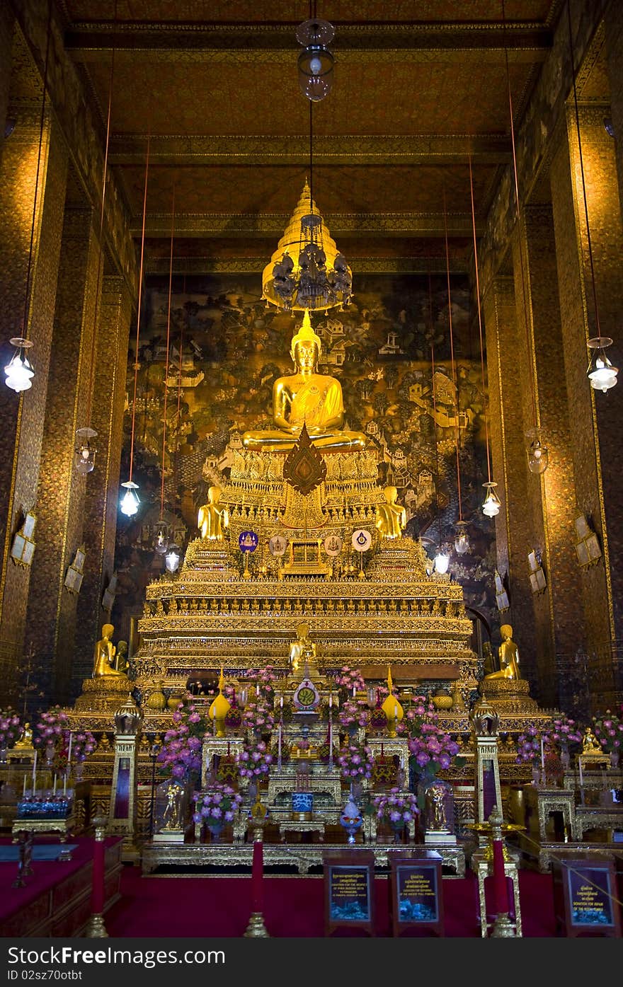 Buddha in church of Wat Pho