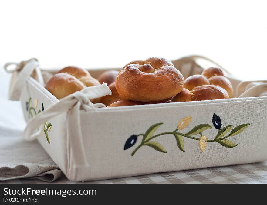 Tied or knotted rolls