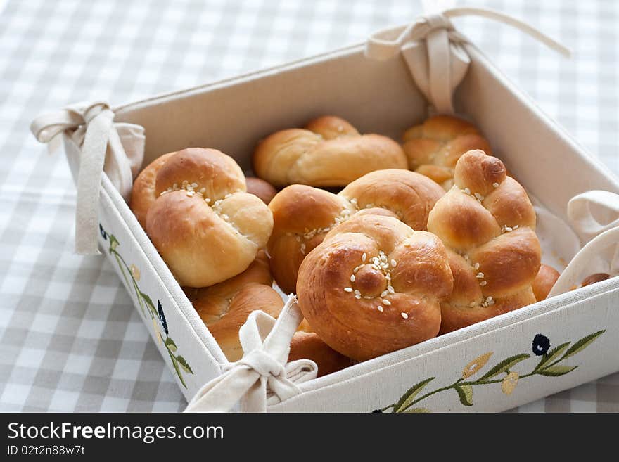 Tied or knotted rolls