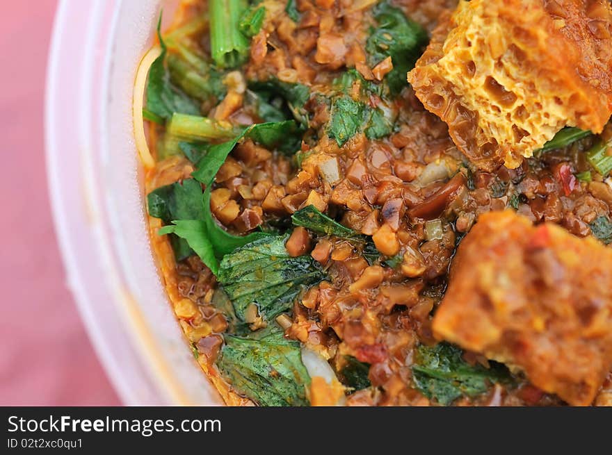 Malay style curry noodles known as mee siam. Suitable for concepts such as diet and nutrition, healthy lifestyle, and food and beverage. Malay style curry noodles known as mee siam. Suitable for concepts such as diet and nutrition, healthy lifestyle, and food and beverage.