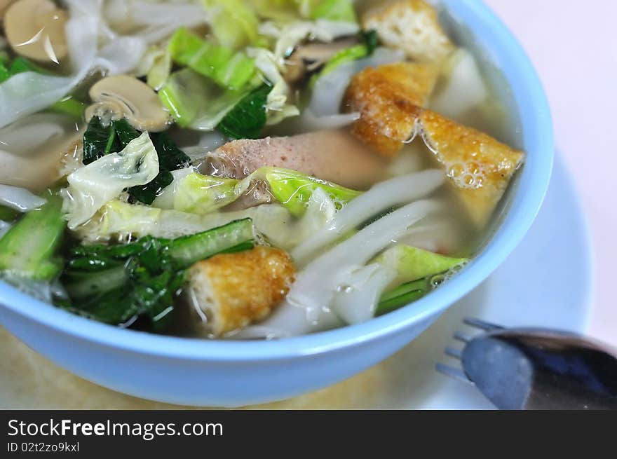 Chinese vegetarian noodle soup