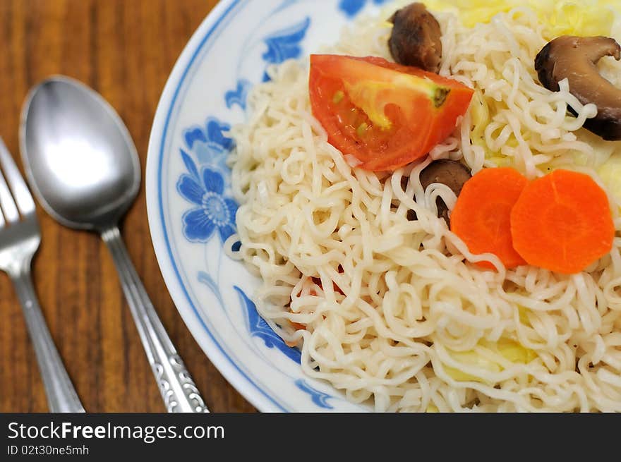 Simple vegetarian noodles