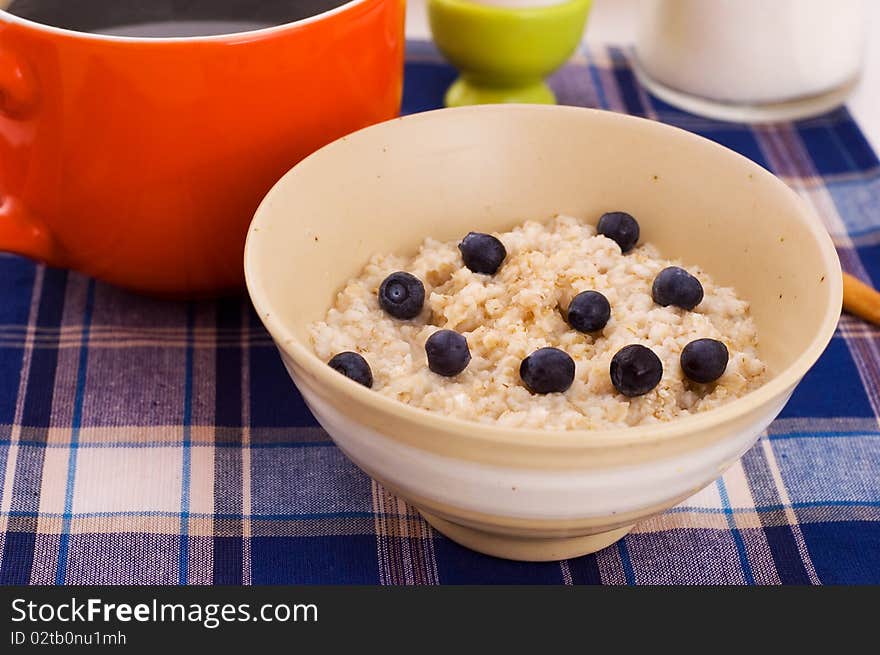 Bowl of aotmeal with blueberry. Bowl of aotmeal with blueberry