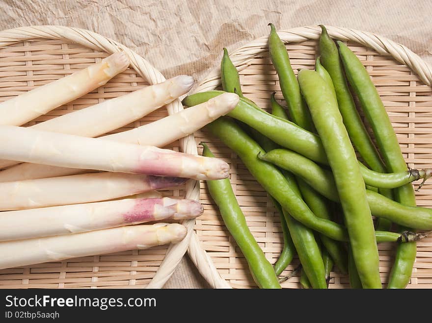 Close up picture of a pea plate