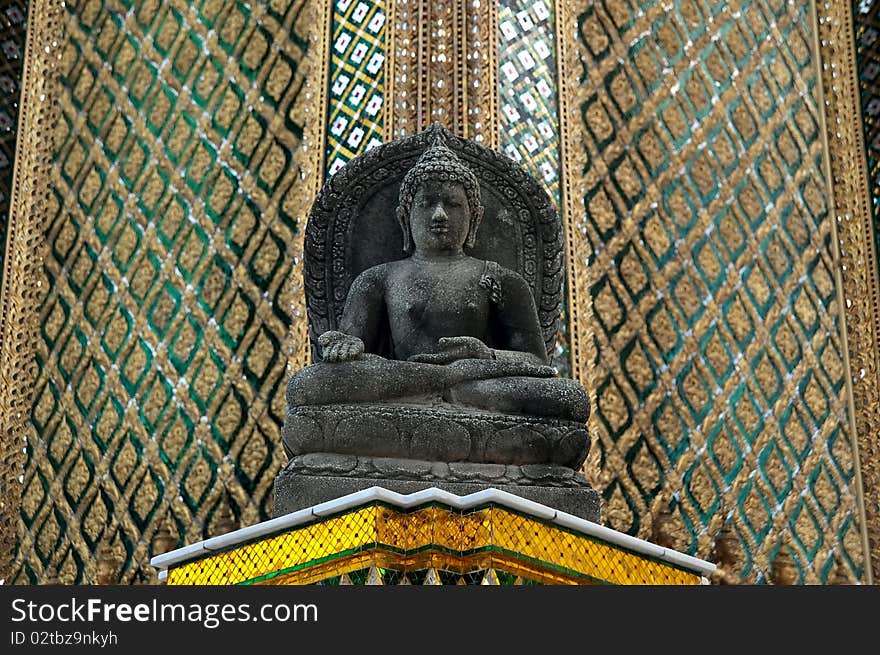 Buddha statue in Wat Phra Kaew.