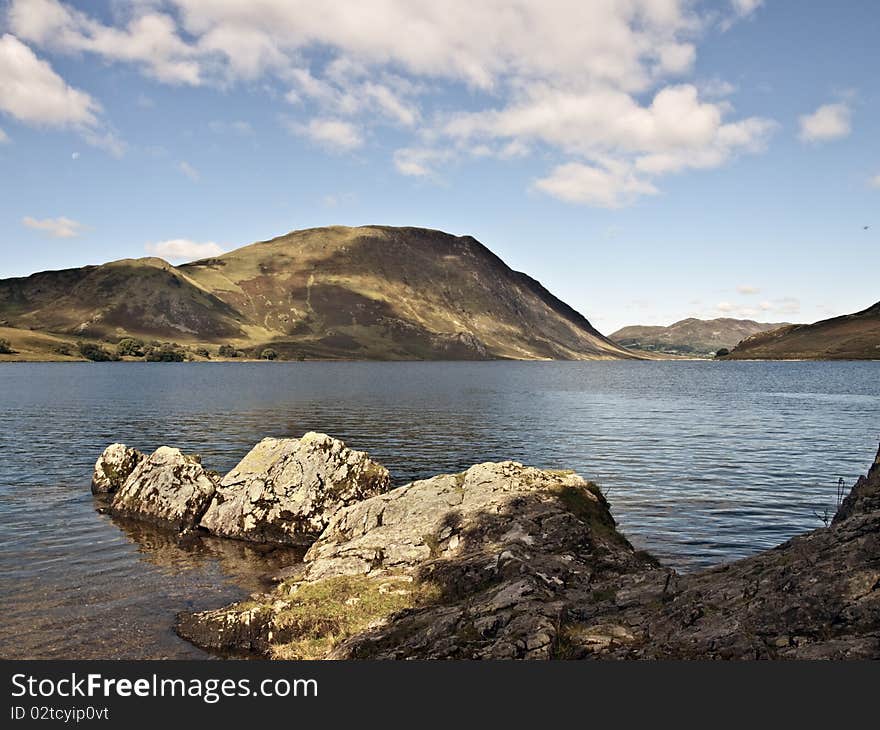 Lake district cumbria mountain view and boulders