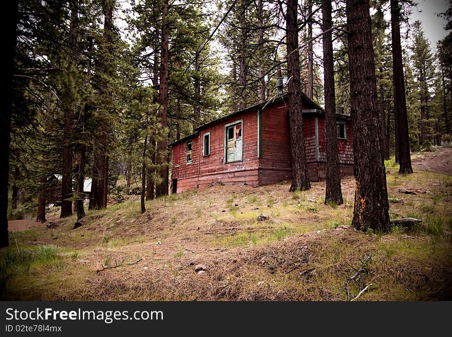 Old cabin that has been abandoned. Old cabin that has been abandoned.