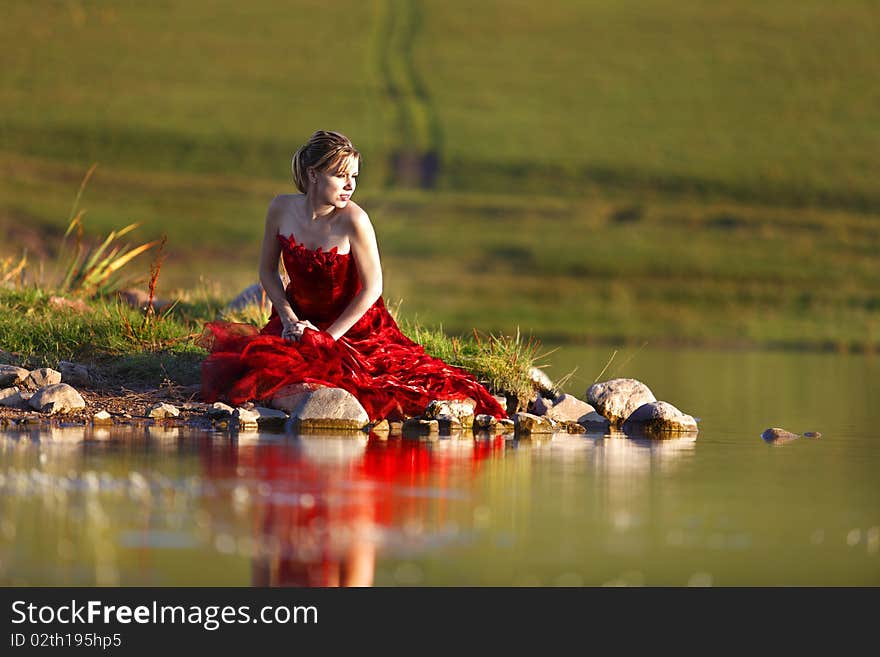 The girl on the bank of lake