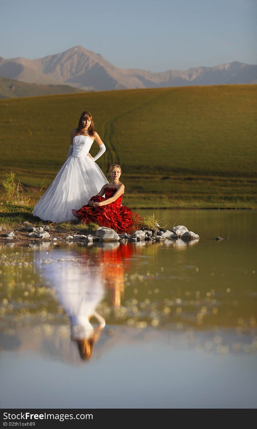 The girls on the bank of lake