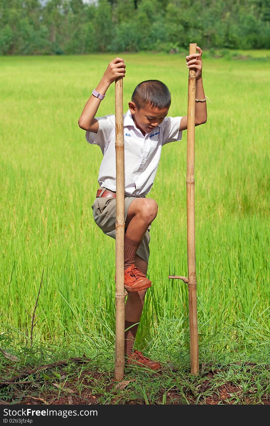 Boy goes on stilts