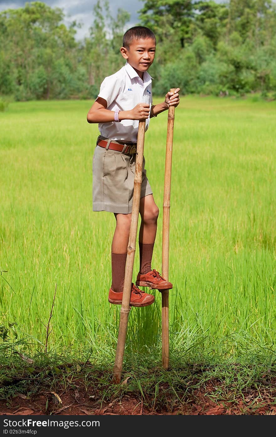 Boy goes on stilts