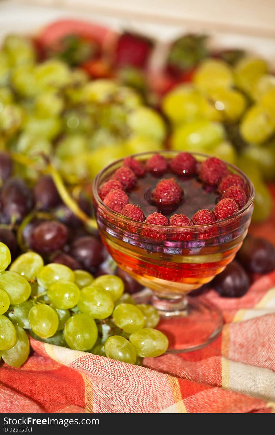 Ripe black and green grapes