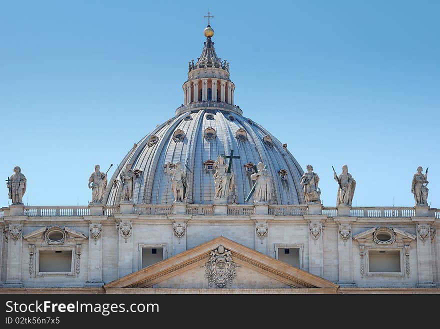 Dome of Saint Peter's Basilica in Vatican, Italia. Dome of Saint Peter's Basilica in Vatican, Italia.