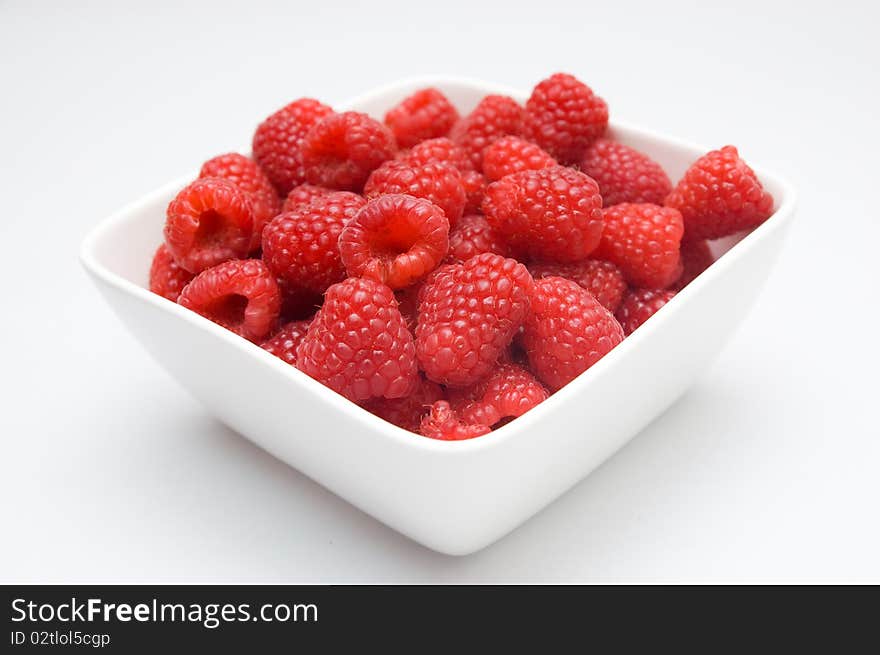 Raspberries in bowl