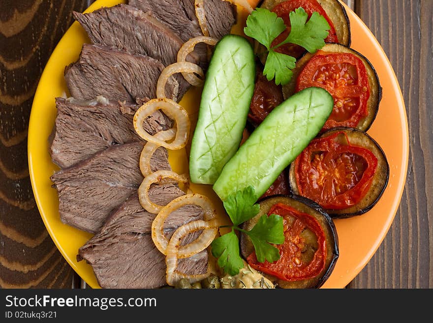 Cold beef with vegetables