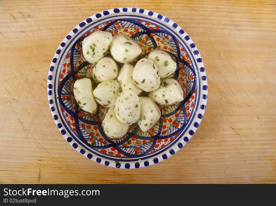 Oil and chives marinated bocconcini cheese balls