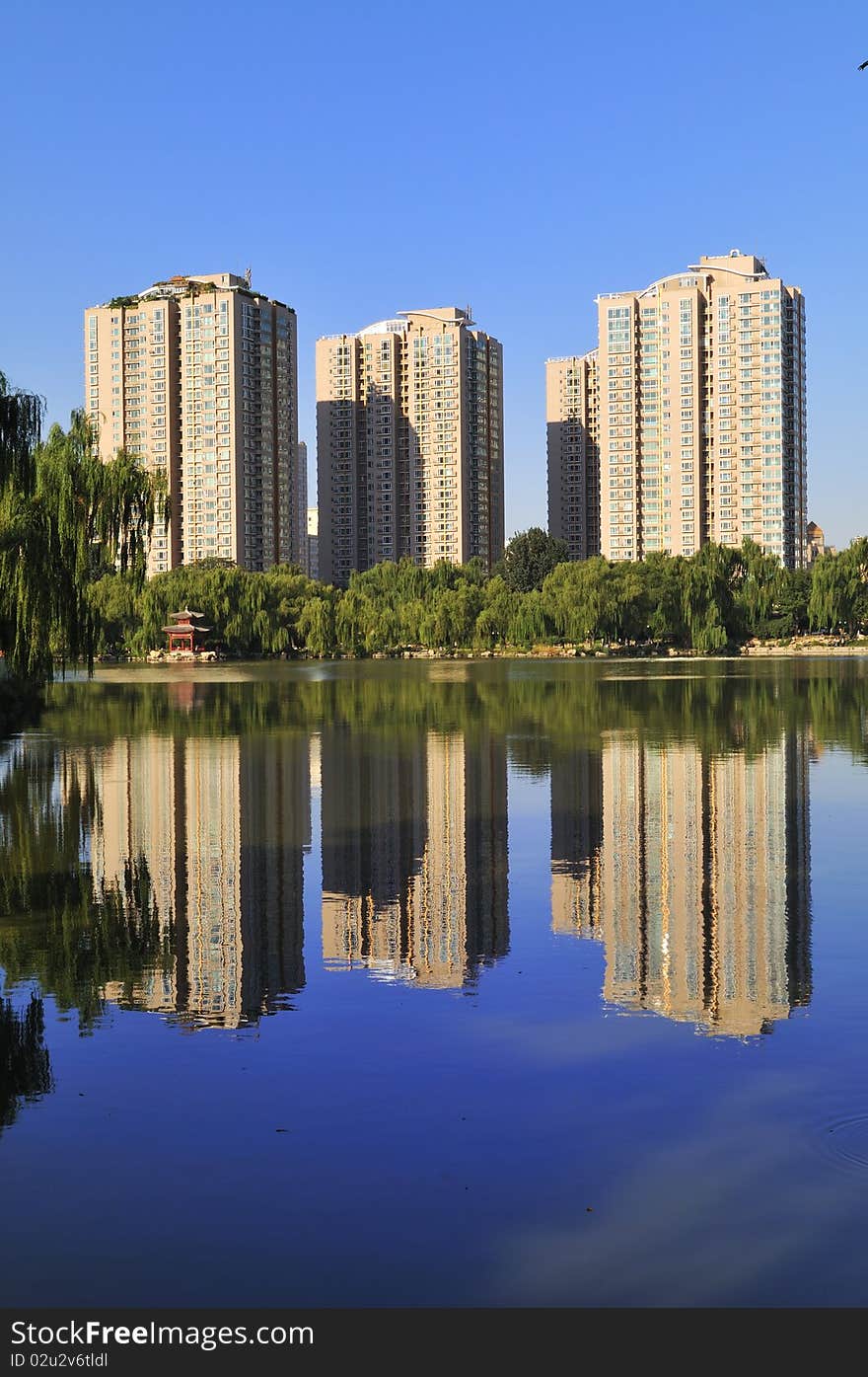 Beijing Purple Bamboo Park's lake houses. Beijing Purple Bamboo Park's lake houses.