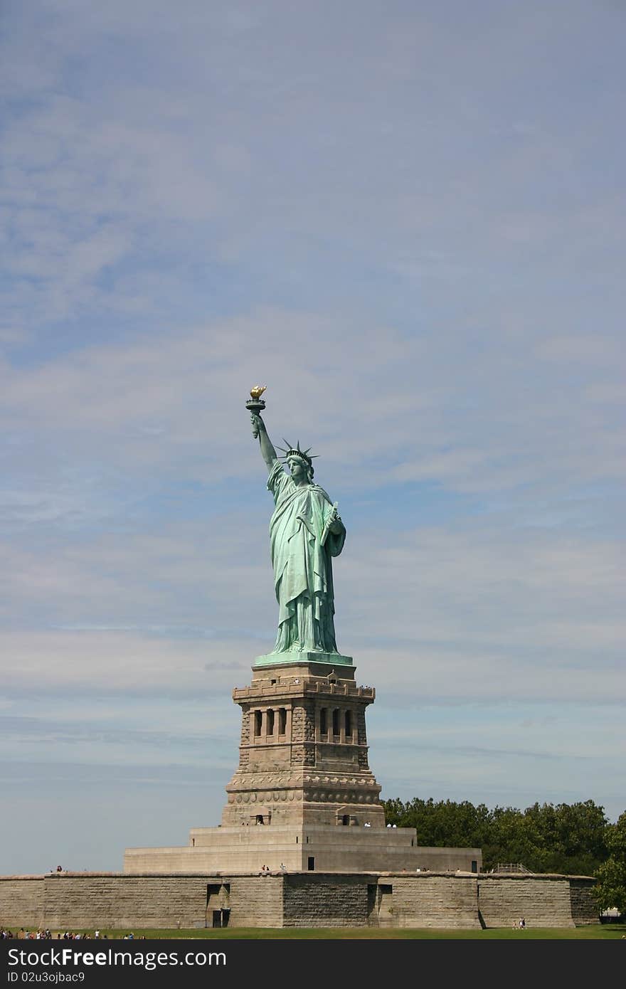 Image of the statue of liberty on statue island in New York