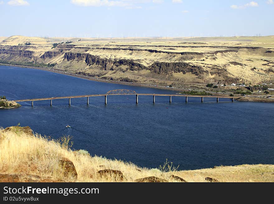 Columbia River Gorge & the Sam Hill Memorial Bridge, connecting Washington and Oregon states. Columbia River Gorge & the Sam Hill Memorial Bridge, connecting Washington and Oregon states.