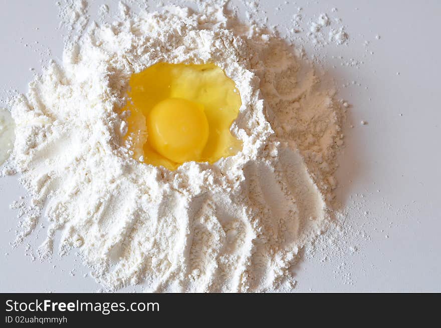 The broken egg is in a flour