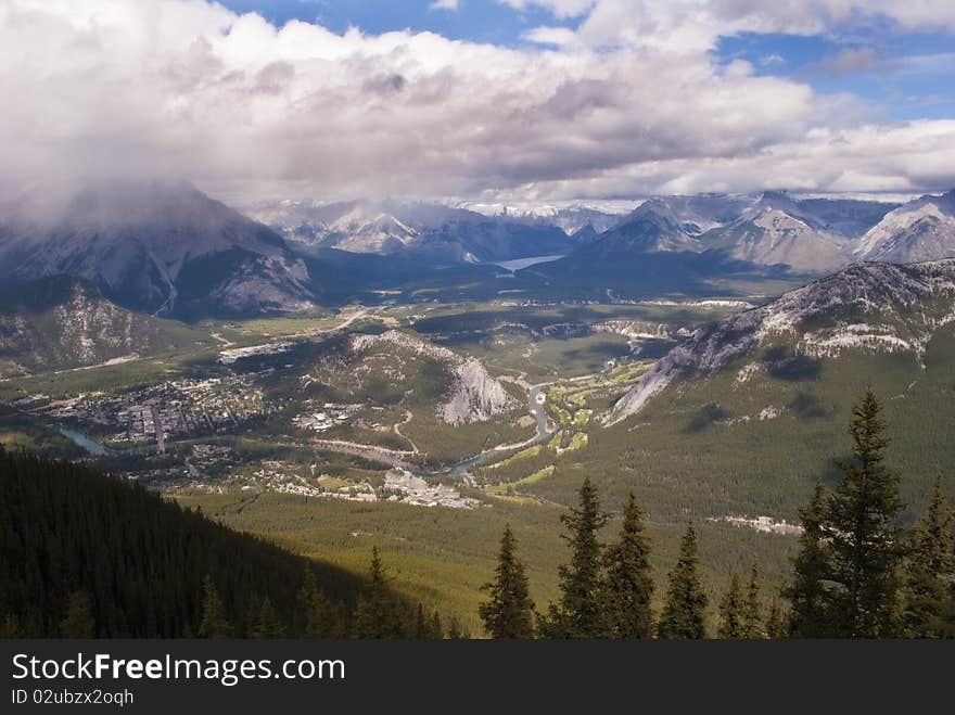 The city of Banff and the mountains around seeing from the hight point of the Gondola. The city of Banff and the mountains around seeing from the hight point of the Gondola