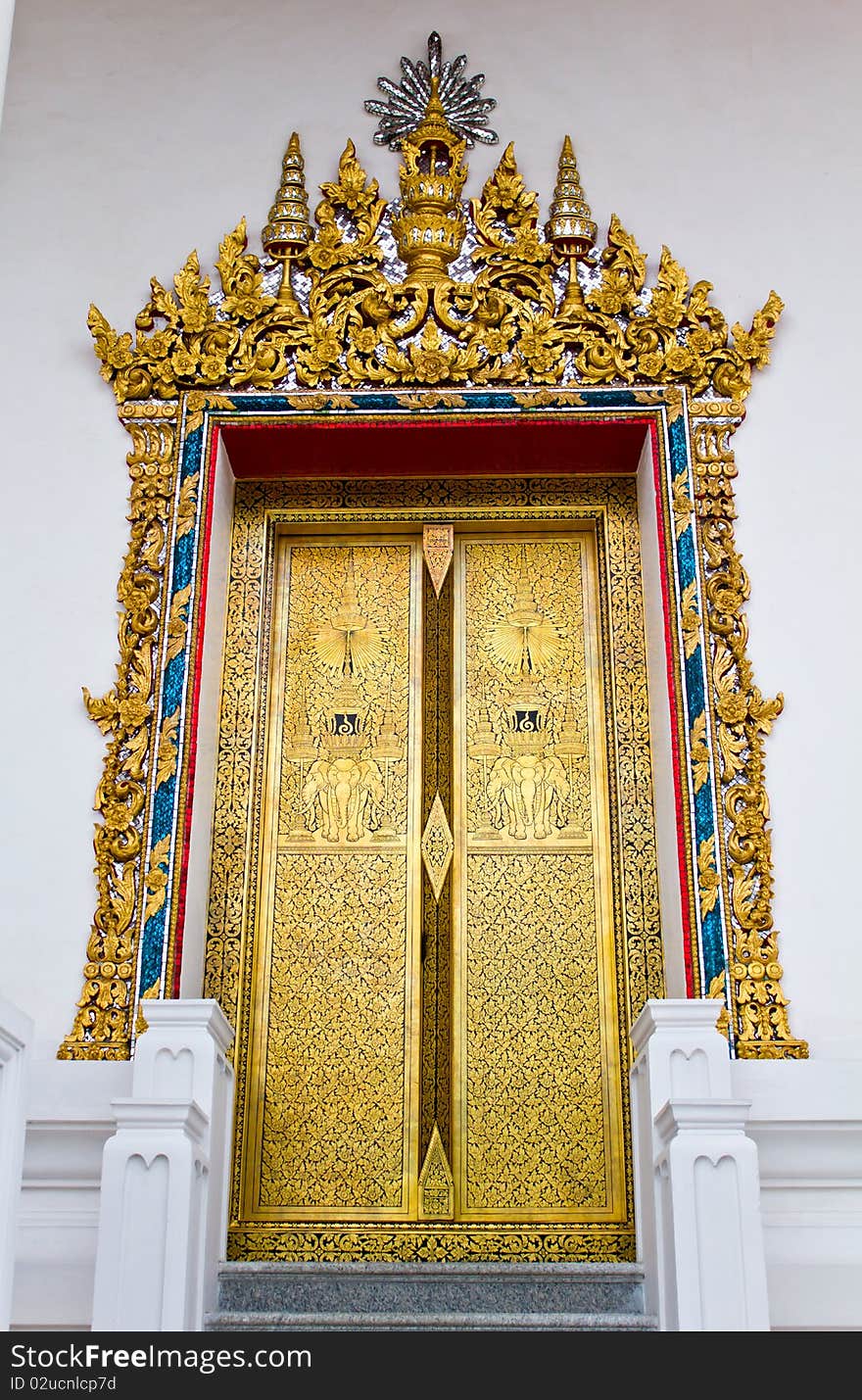 Arch Gold Door in Temple Bangkok of Thailand