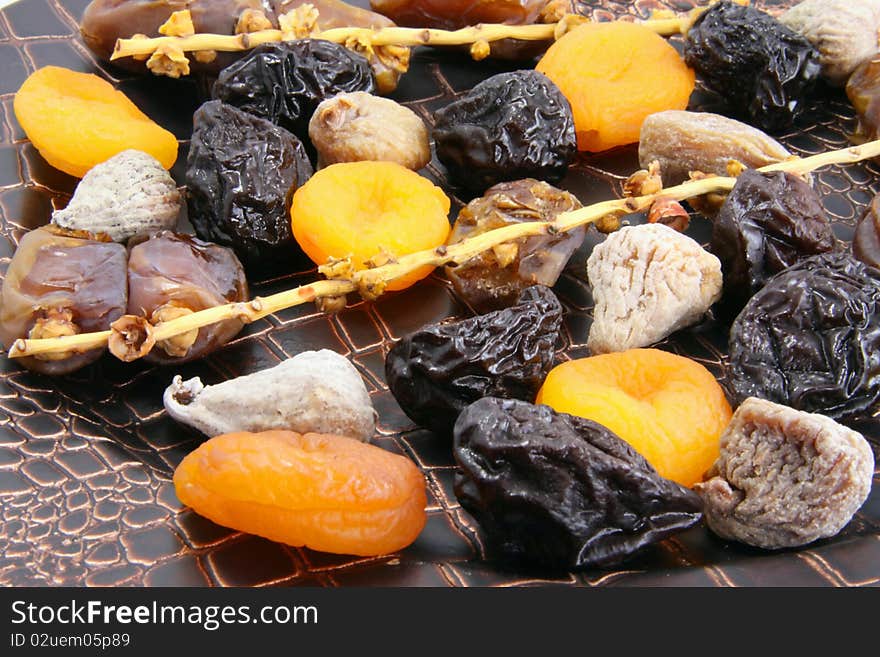 Dried fruits colored to eat